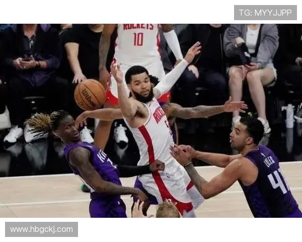 当打之年！NBA 官方与火箭共庆亚当斯 32 岁生日，各界祝福纷至沓来